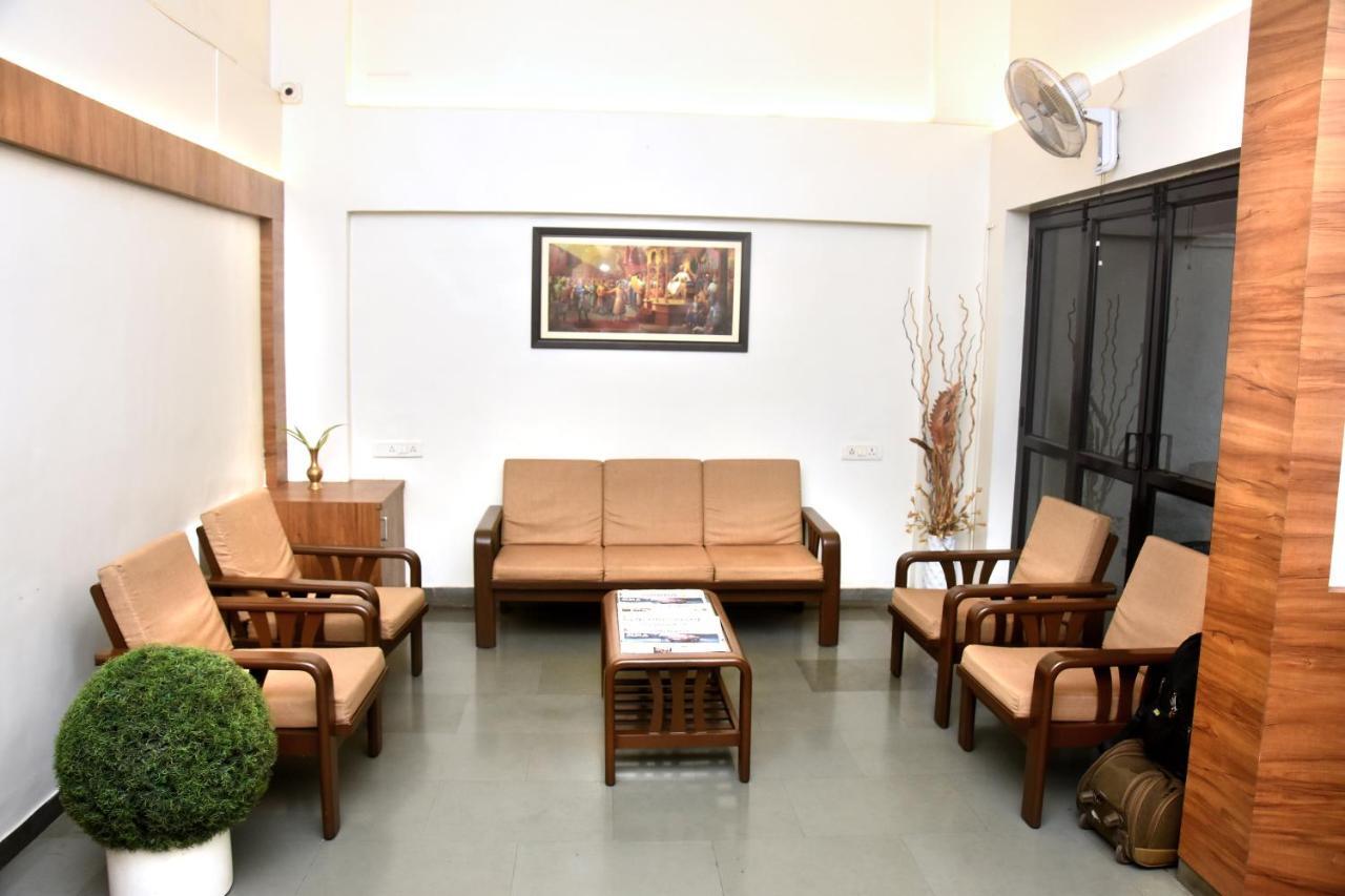 Suraj Hotel Pune Eksteriør bilde